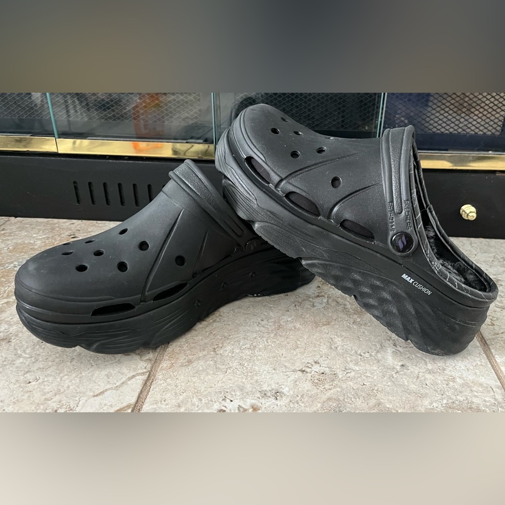 Skechers Max cushion black size 8